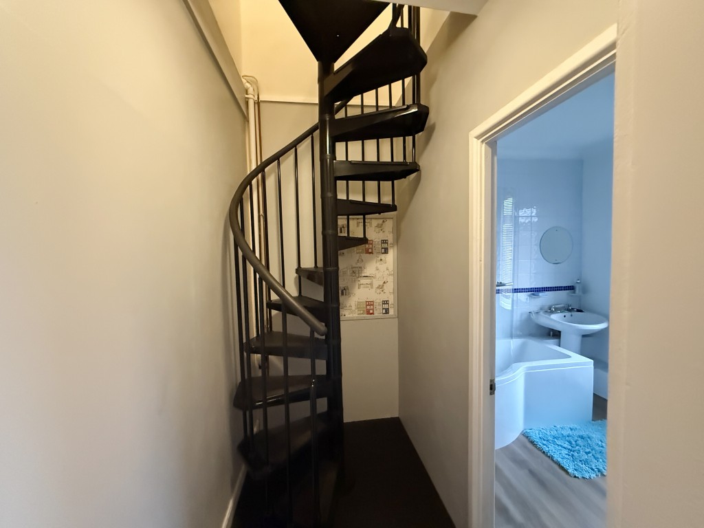 Lot: 183 - SPACIOUS MID-TERRACE PROPERTY - Spiral staircase to attic